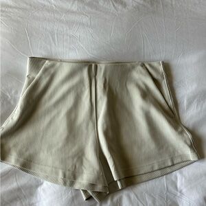 Lululemon Ribben Shorts